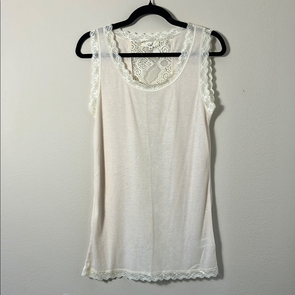 Easel Los Angeles Long Lace Tank in Cream Size Small